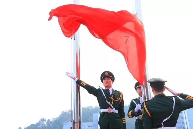 救援时尚的女孩